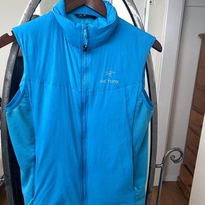 Arcteryx bright blue Atom vest